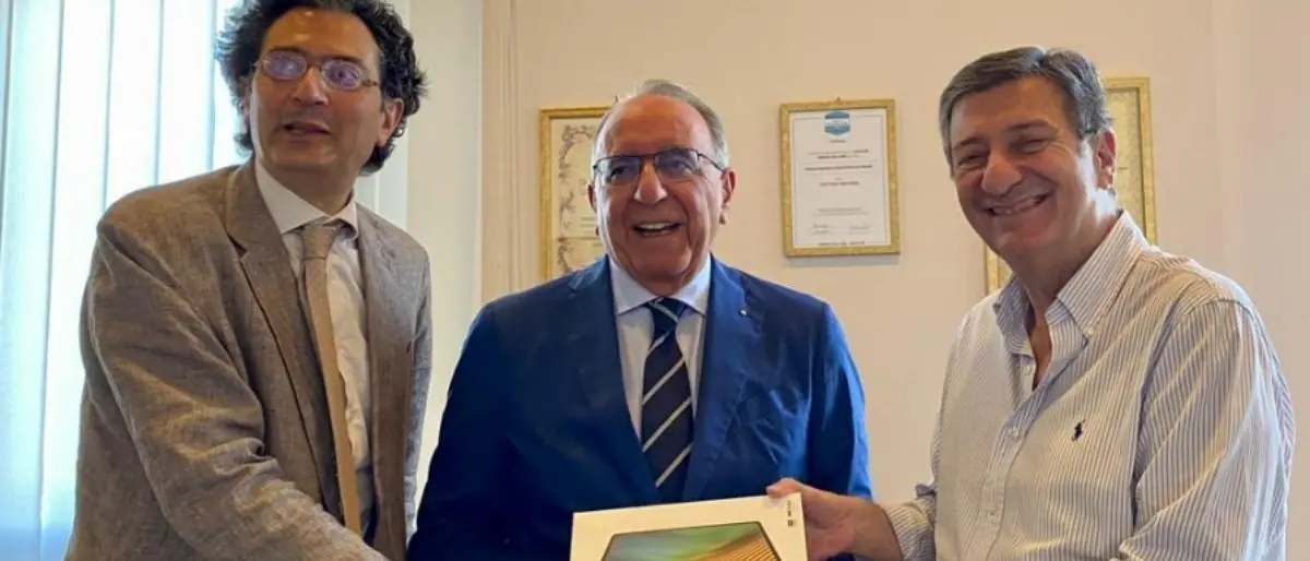 Donati all’ospedale di Reggio Calabria 4 tablet: consentiranno ai pazienti Covid di comunicare coi propri cari