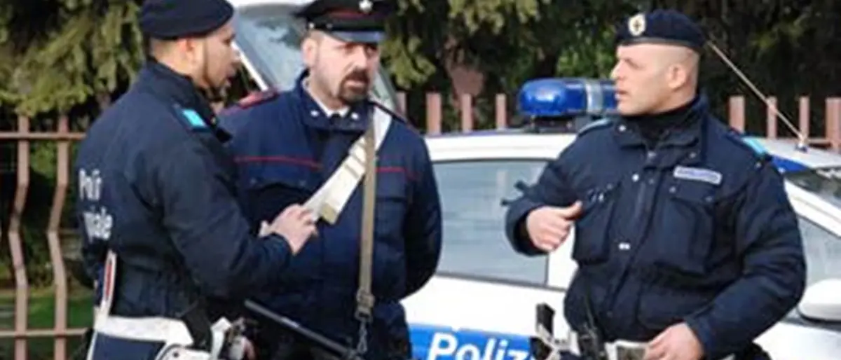 Furgone investe tre persone in provincia di Napoli, una muore dopo il trasporto in ospedale