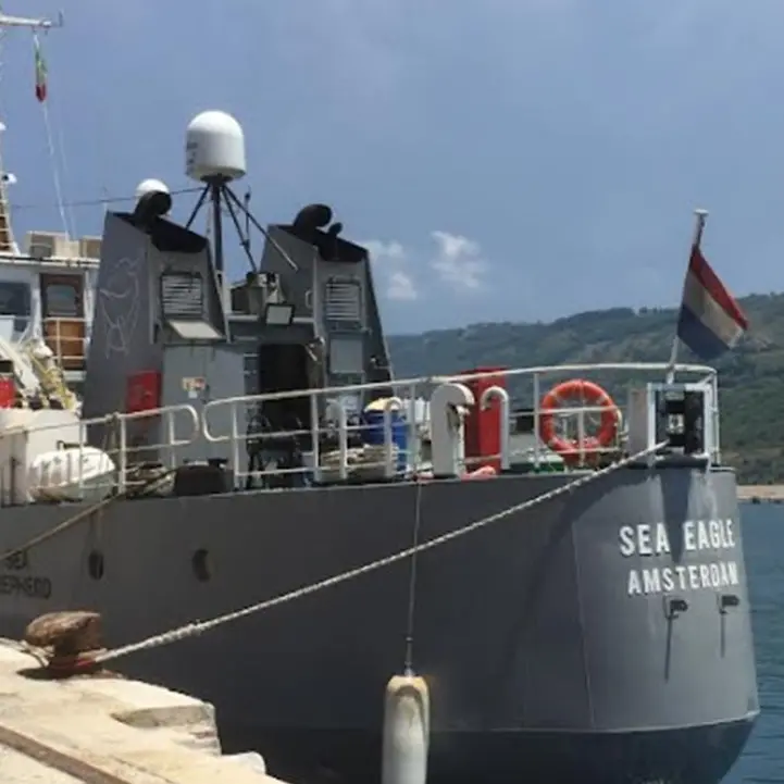 La flotta di Nettuno in Calabria a difesa dell’ecosistema marino, al porto di Vibo Marina attracca la Sea Eagle