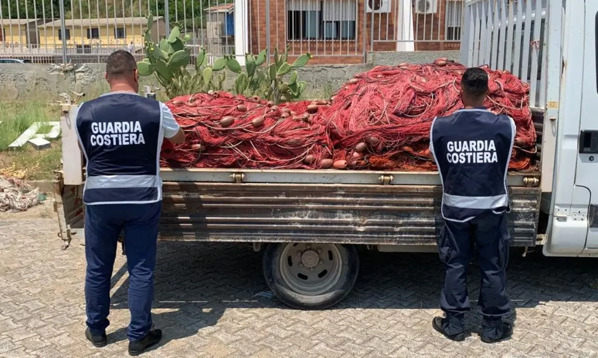 Porto San Lucido, reti e attrezzi da pesca detenuti illegalmente: sequestri e multe per 2mila euro