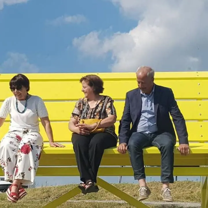 Una mega panchina per ammirare lo spettacolo della Calabria: Mar Ionio e Tirreno nello stesso panorama