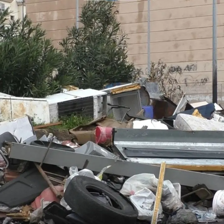 Reggio, il quartiere di Arghillà è diventato una discarica: i cittadini scrivono al Governo
