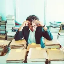 La burocrazia soffoca i Comuni: in Italia spese per 14.5 miliardi, la Calabria tra le regioni più tartassate