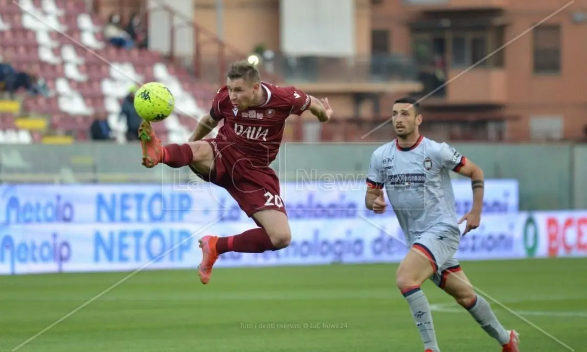 Reggina, ecco cosa serve per l’iscrizione al prossimo campionato di Serie B: tutti gli step