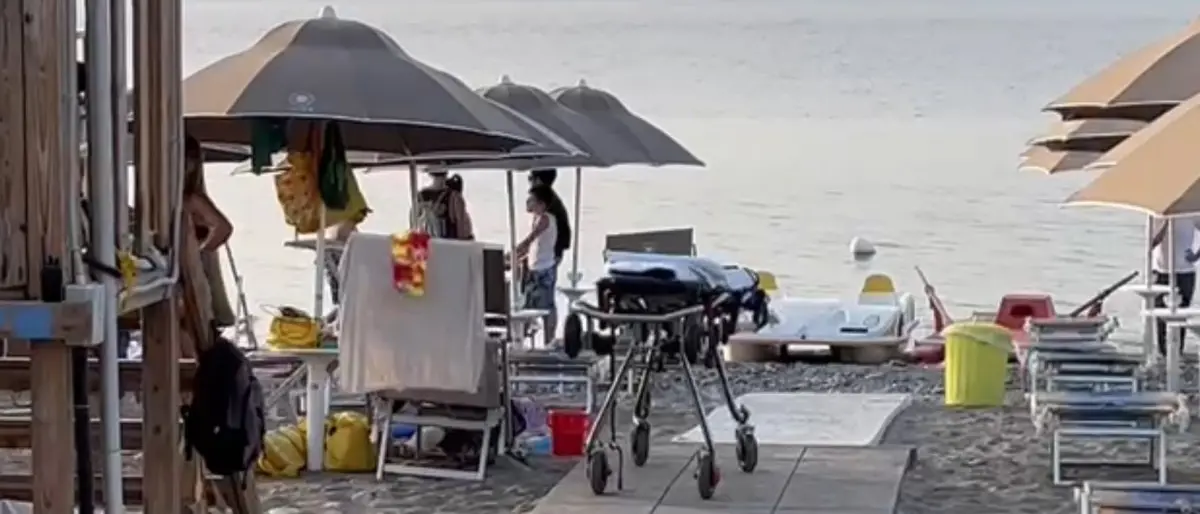 Ragazzi trascinano a riva il corpo senza vita di un sub: dramma del mare a Corigliano Rossano