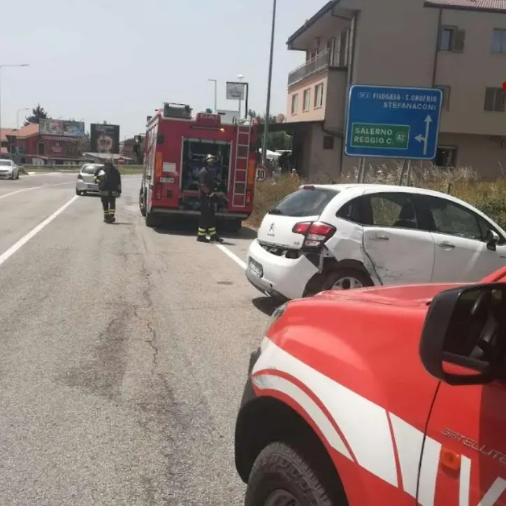 Incidente tra due auto nei pressi dello svincolo autostradale di Sant’Onofrio