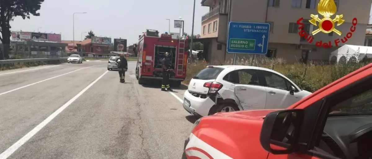 Incidente tra due auto nei pressi dello svincolo autostradale di Sant’Onofrio