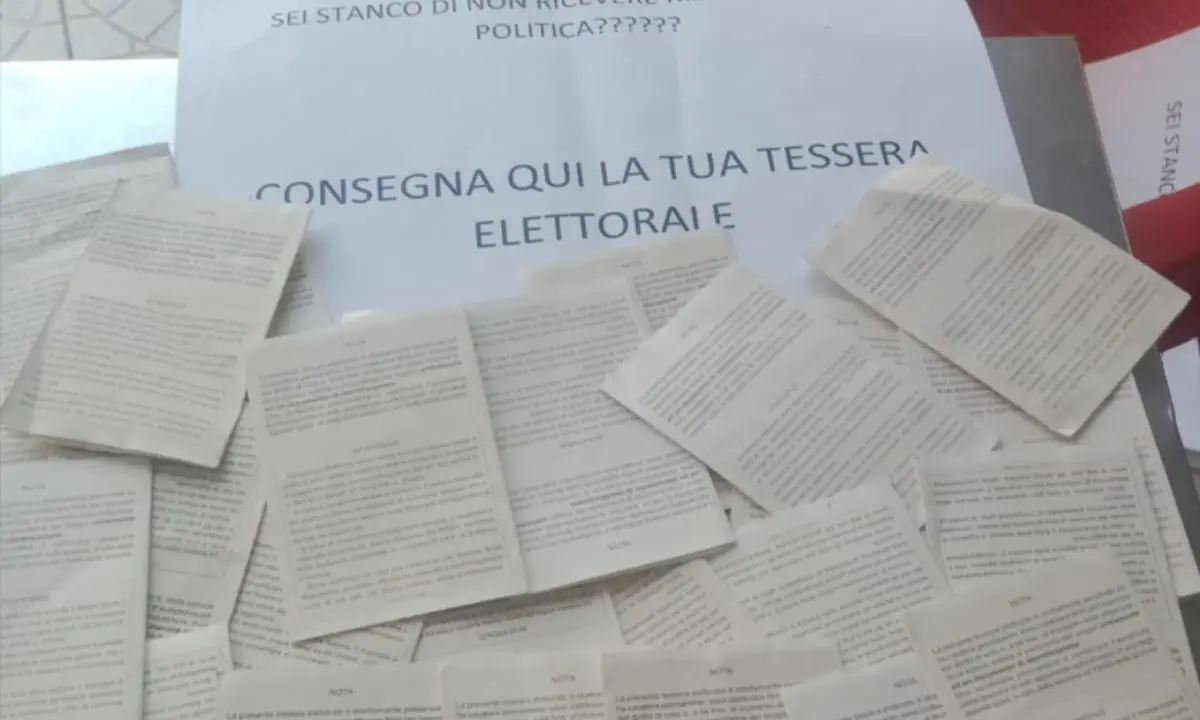 L’ospedale è chiuso e Occhiuto non li riceve: i cittadini della Valle dell’Esaro restituiscono le tessere elettorali