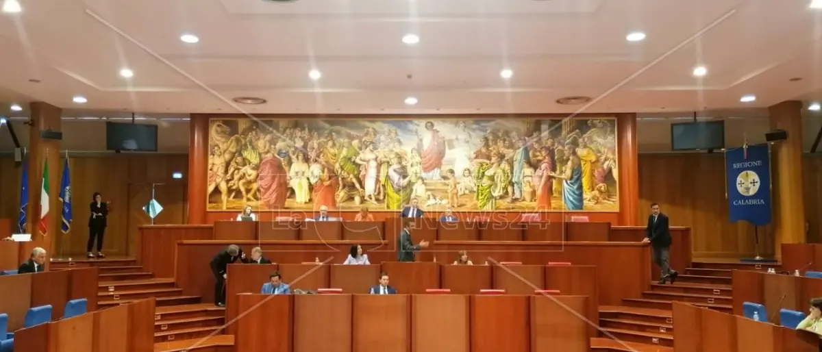 Contratti Cis, botta e risposta tra il Pd e la Lega sulla gestione dei progetti. Regione costretta a chiarire