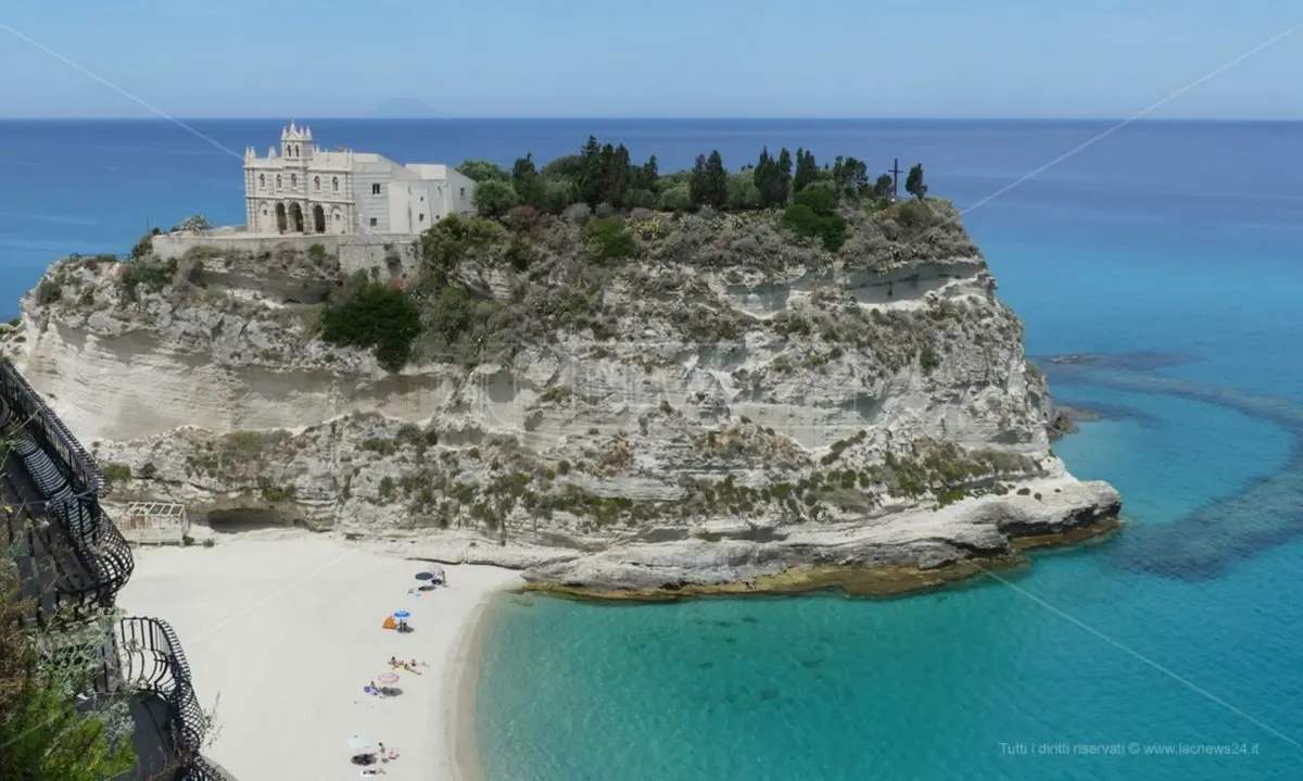 Tropea, stasera la consegna di un assegno per i bimbi ucraini: ospite d'onore Joe Bastianich