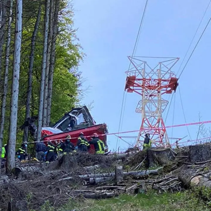 Tragedia Mottarone, l’esito delle perizie: «Fili lesionati. L’ingranaggio della funivia andava sostituito»