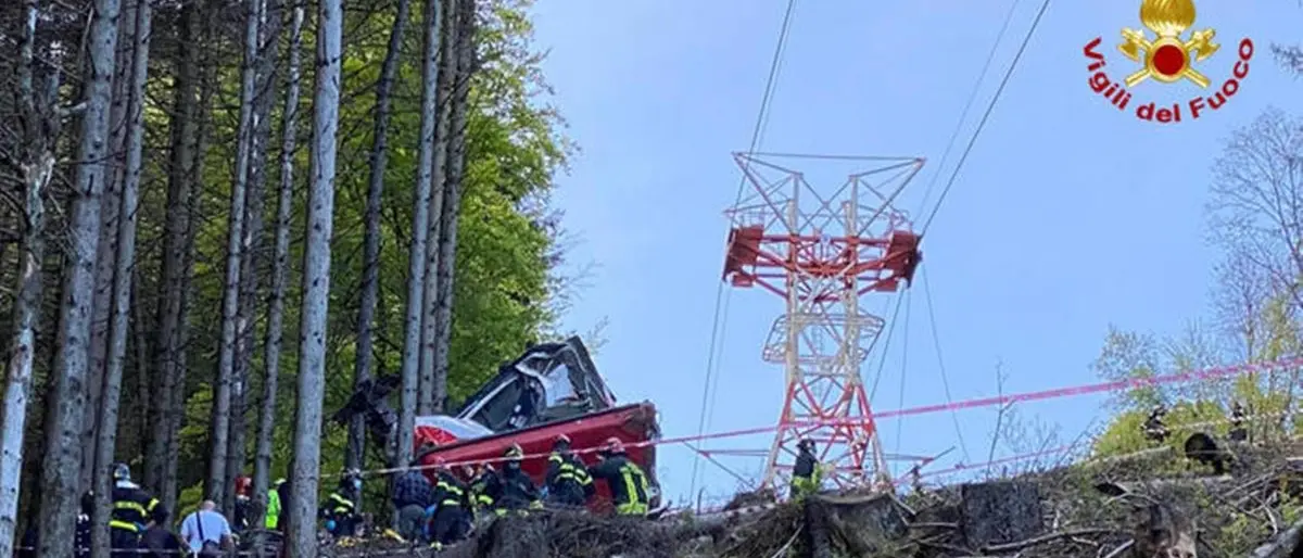 Tragedia Mottarone, l’esito delle perizie: «Fili lesionati. L’ingranaggio della funivia andava sostituito»