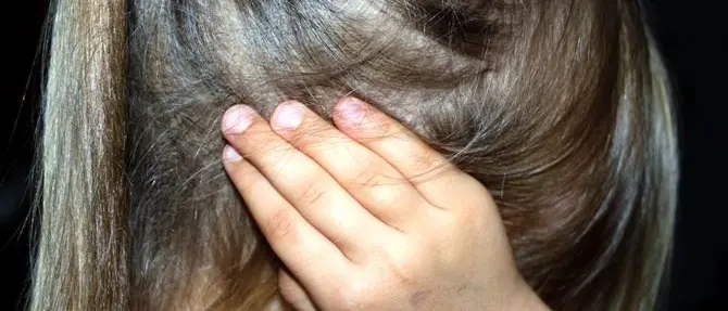 I genitori di una bimba disabile costretti pagare le cure: «Nostra figlia per lo Stato è malata ma non troppo»