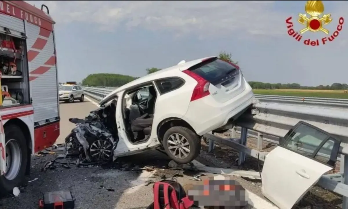 In contromano sull’autostrada, incidente sull’A7: due morti e tre feriti tra cui un bimbo di 4 anni