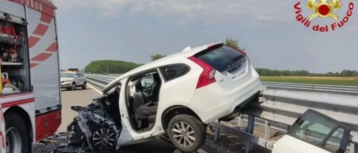 In contromano sull’autostrada, incidente sull’A7: due morti e tre feriti tra cui un bimbo di 4 anni