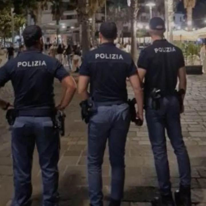 Crotone, volume alto della musica nei locali della movida: denunciate 3 persone e attrezzature sequestrate