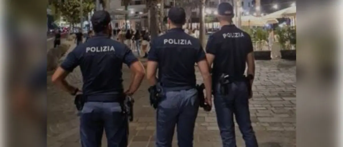 Crotone, volume alto della musica nei locali della movida: denunciate 3 persone e attrezzature sequestrate