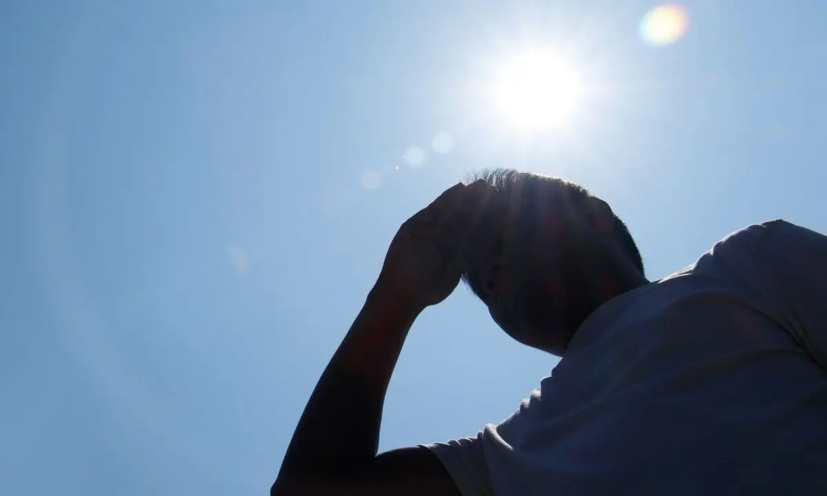 Caldo record, giovedì bollino rosso su 22 città: in Calabria attesi fino a 44 gradi