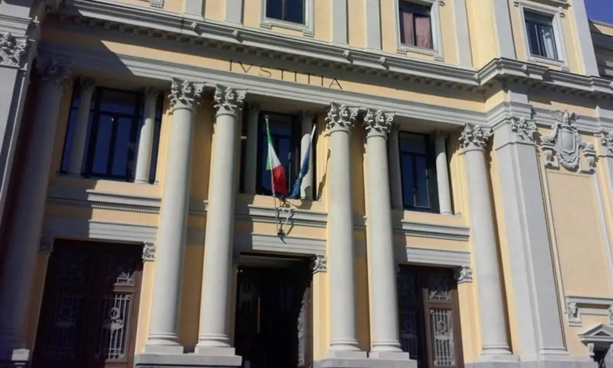 Cosenza, abusò sessualmente di una 13enne: maestro di musica condannato a quasi 2 anni di carcere