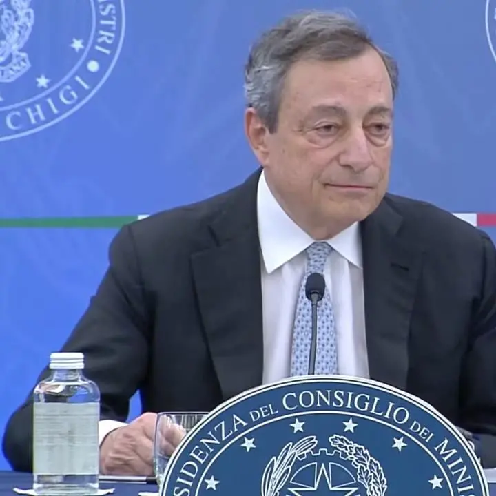 Draghi blinda il governo: «Non cade. È nato con i 5 stelle e continuerà con loro senza appoggio esterno»
