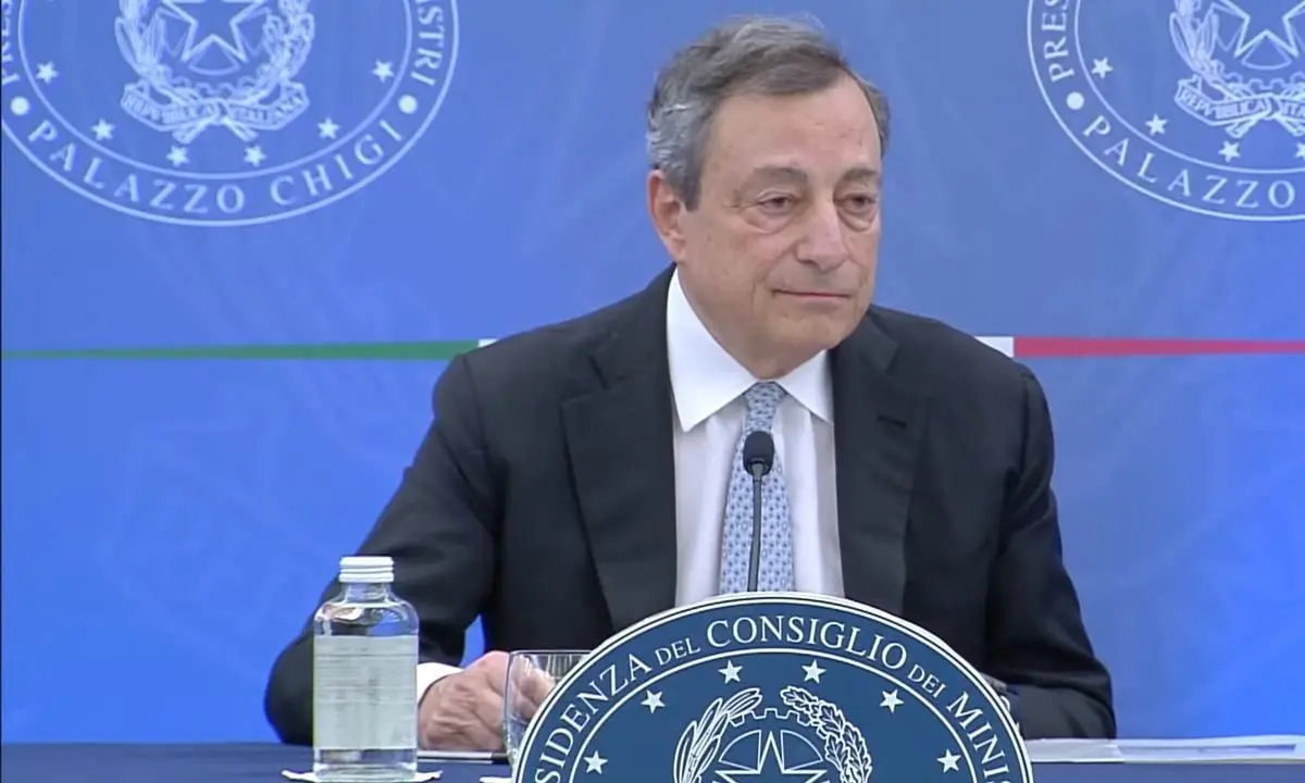 Draghi blinda il governo: «Non cade. È nato con i 5 stelle e continuerà con loro senza appoggio esterno»