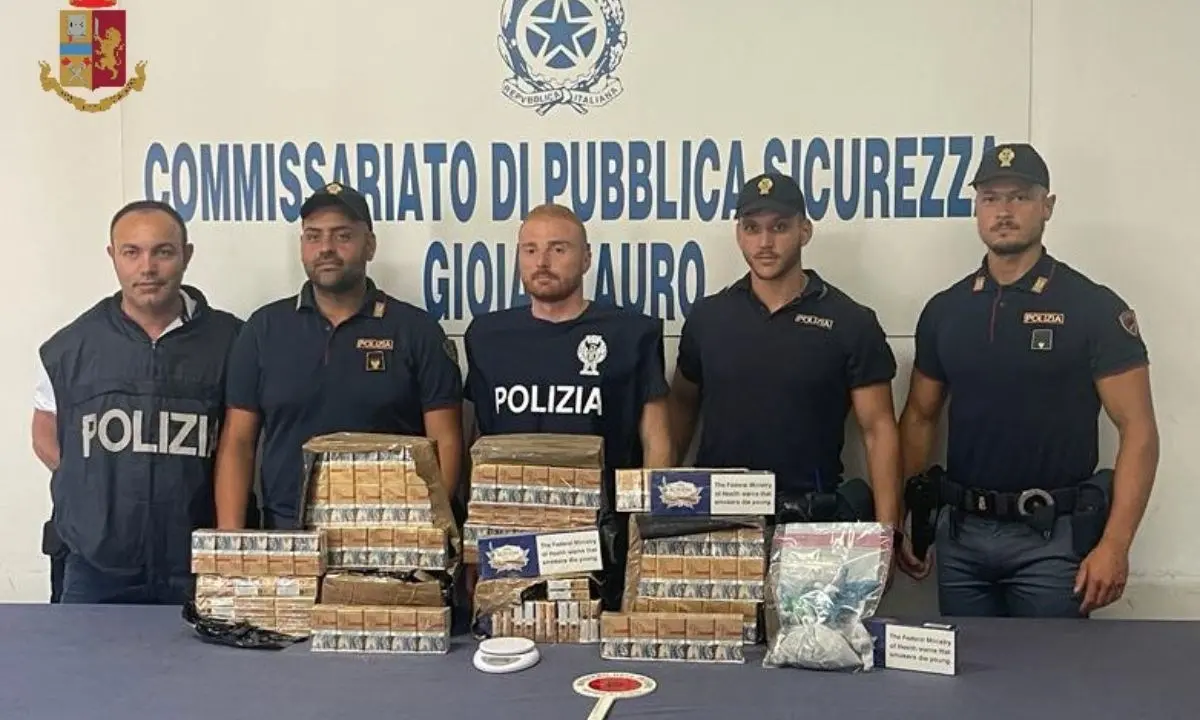 Gioia Tauro, in casa 42 grammi di marijuana già divisi in dosi: arrestate 2 persone