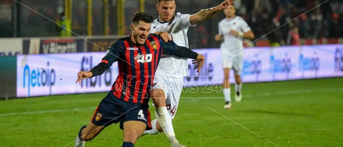 Reggina, la rosa aggiornata: Lofaro unico portiere, tornano da Cosenza Liotti e Situm