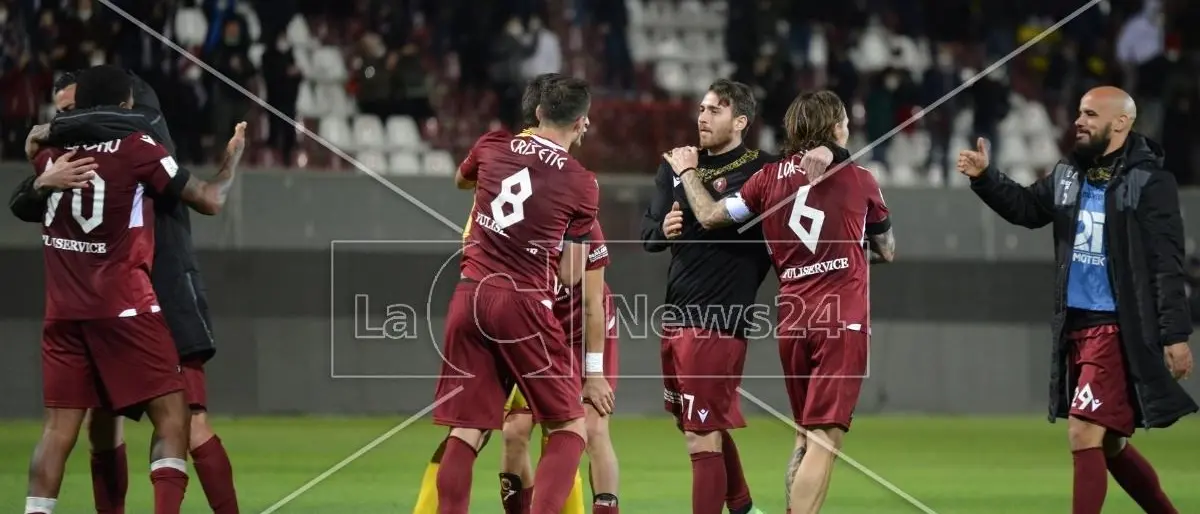 Reggina, l’incubo è finito: arriva l’ok dalla Covisoc. Gli amaranto faranno la Serie B