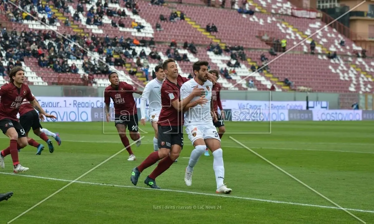 Ecco quando scenderanno in campo Cosenza e Reggina