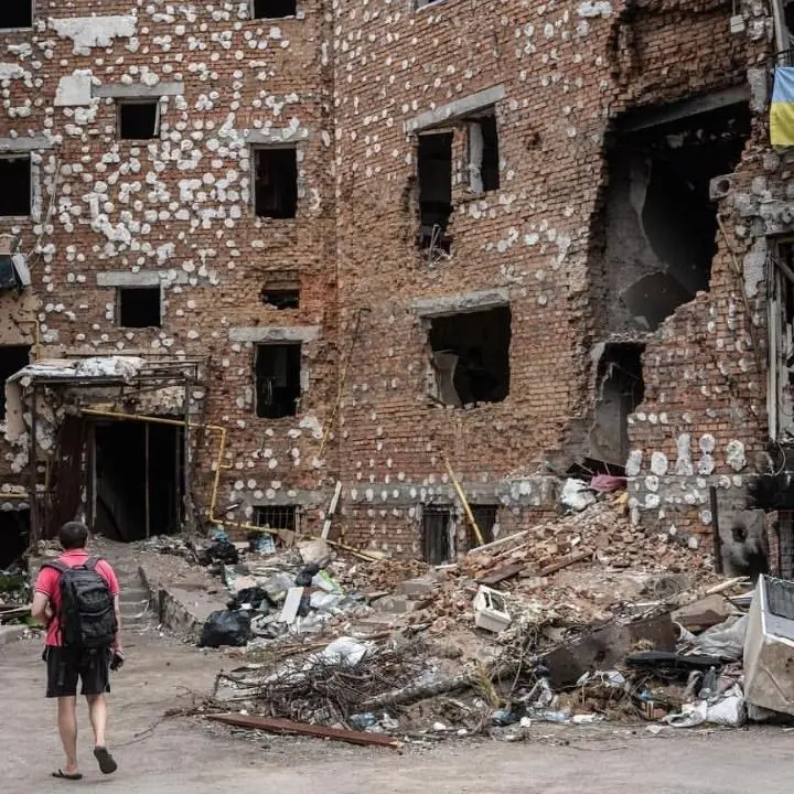 Ucraina, nella notte bombe su Melitopol. Zelensky: «Attacchi feroci in Donbass»