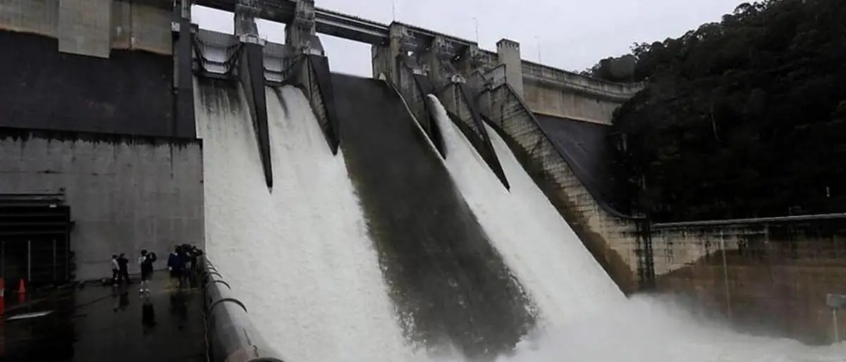 Piogge e inondazioni in Australia, straripa una diga nel sud-ovest di Sydney: residenti sfollati