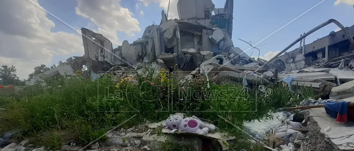 Nei villaggi a pochi km dal fronte per aiutare chi è rimasto, le bombe non fermano la solidarietà