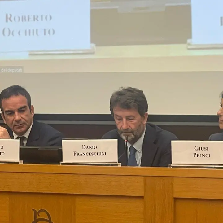 «I Bronzi di Riace saranno il simbolo dell’Italia nel mondo»: il ministro Franceschini celebra i tesori della Calabria