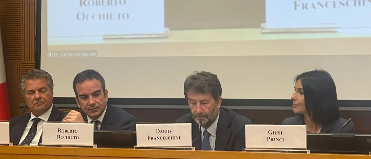 «I Bronzi di Riace saranno il simbolo dell’Italia nel mondo»: il ministro Franceschini celebra i tesori della Calabria