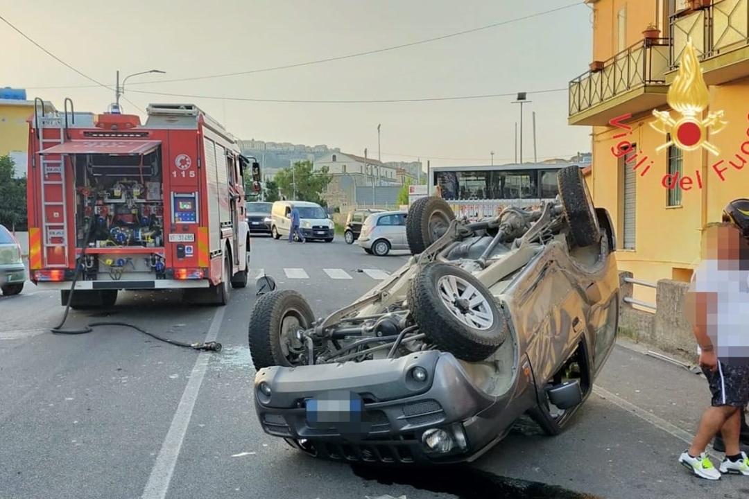 Incidente a Catanzaro, scontro tra due auto su viale Cassiodoro: feriti ...