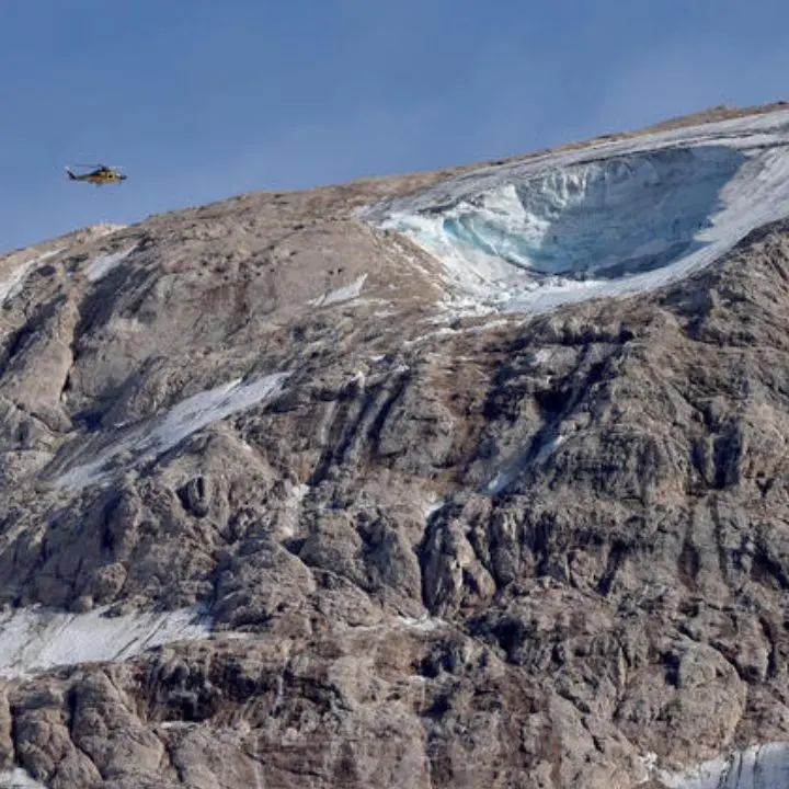 Marmolada, recuperata l’undicesima vittima: «Le ricerche proseguiranno per altre due settimane»