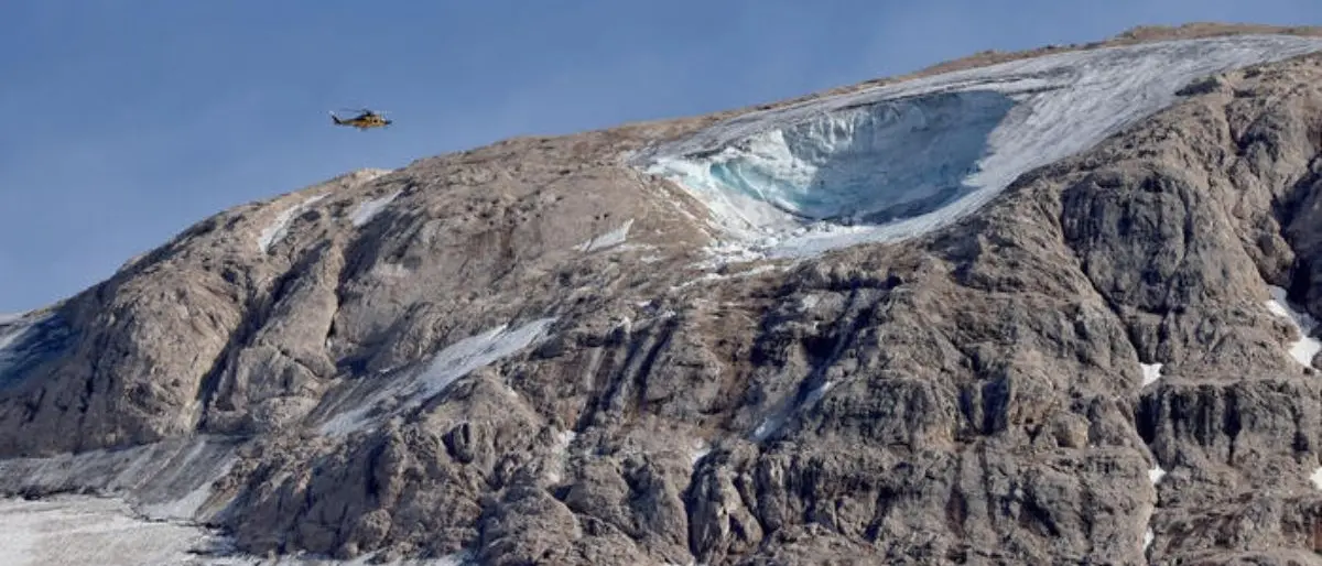 Marmolada, recuperata l’undicesima vittima: «Le ricerche proseguiranno per altre due settimane»