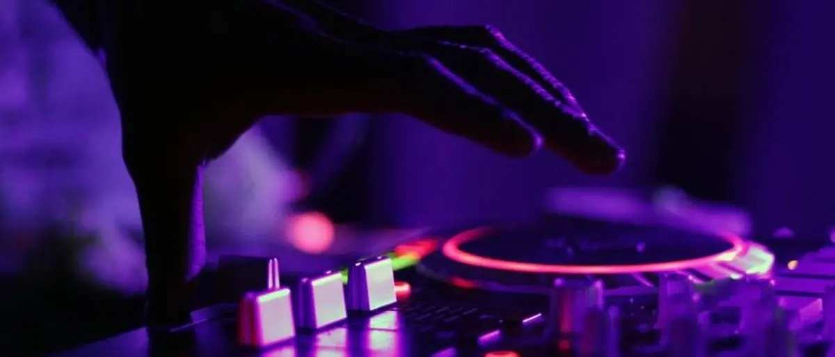 Musica troppo alta di sera, sanzionati locali sul lungomare di Crotone