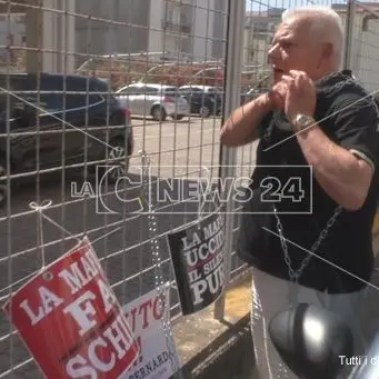 Aggredito a colpi di bastone l’ex sindaco di Roccabernarda Francesco Coco, è grave