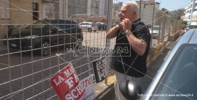 Aggredito a colpi di bastone l’ex sindaco di Roccabernarda Francesco Coco, è grave