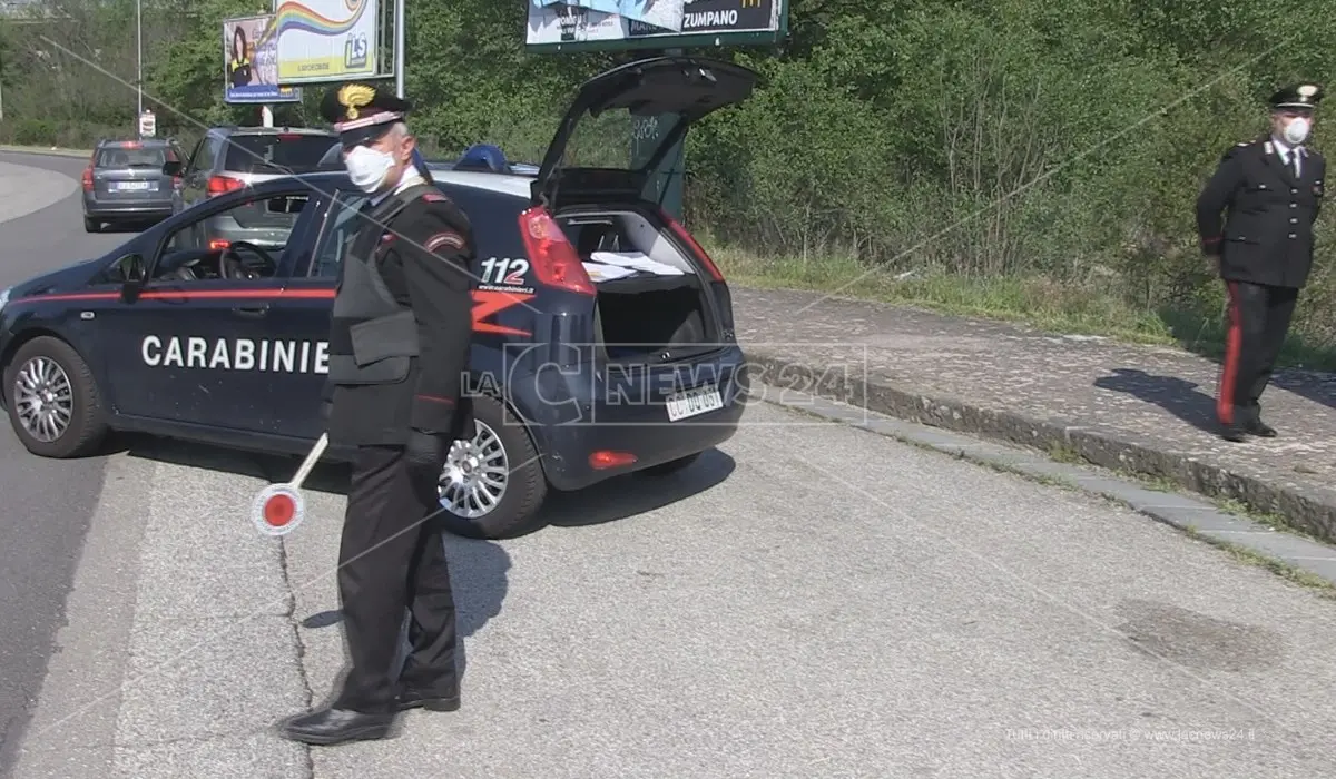 Corigliano Rossano, non si ferma al posto di blocco e investe un carabiniere con lo scooter