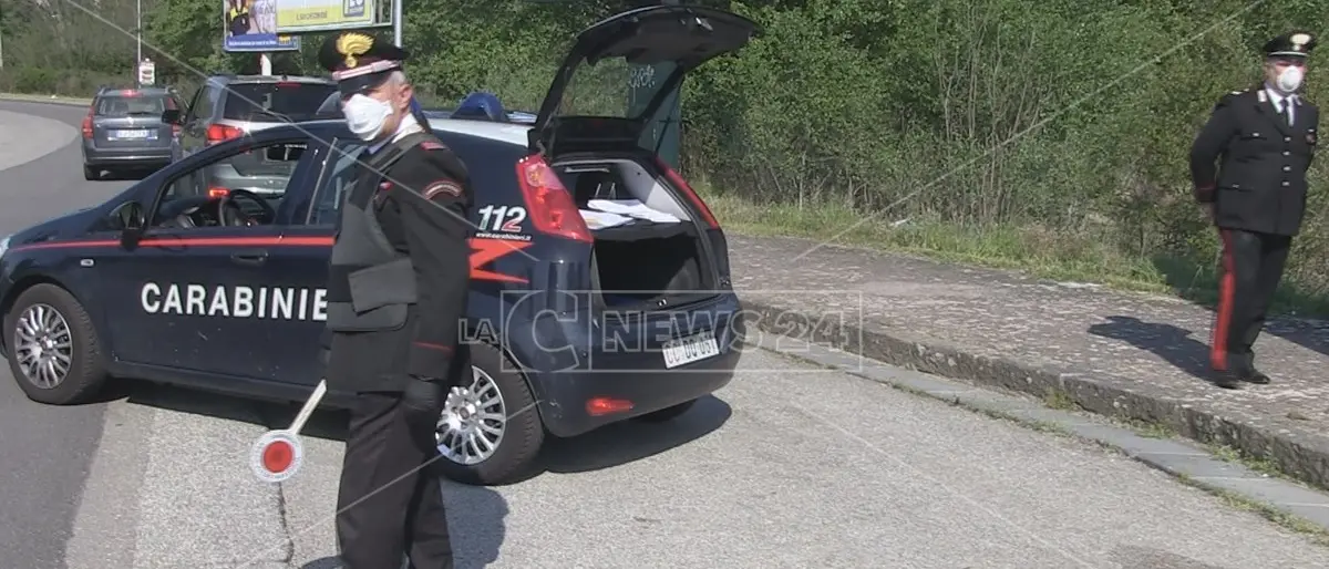 Corigliano Rossano, non si ferma al posto di blocco e investe un carabiniere con lo scooter