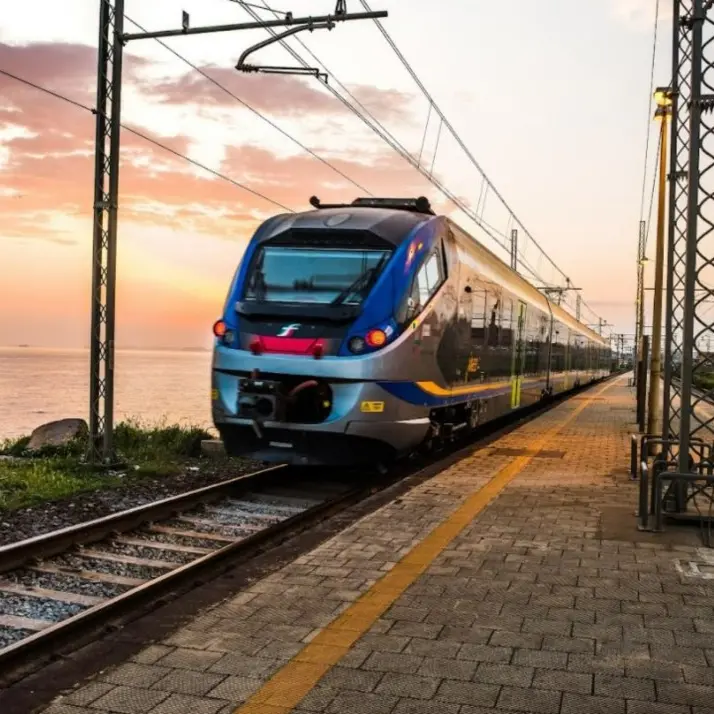 In Calabria previsti 4 nuovi collegamenti in treno lungo la Costa ionica: saranno attivi fino a fine agosto