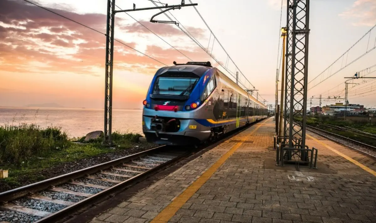 In Calabria previsti 4 nuovi collegamenti in treno lungo la Costa ionica: saranno attivi fino a fine agosto