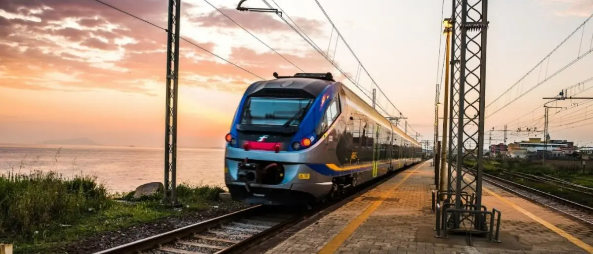 In Calabria previsti 4 nuovi collegamenti in treno lungo la Costa ionica: saranno attivi fino a fine agosto