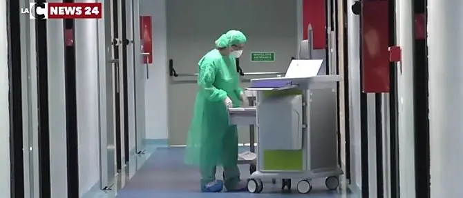 Tanto Covid e poco personale, Pronto soccorso dell’ospedale di Catanzaro in affanno