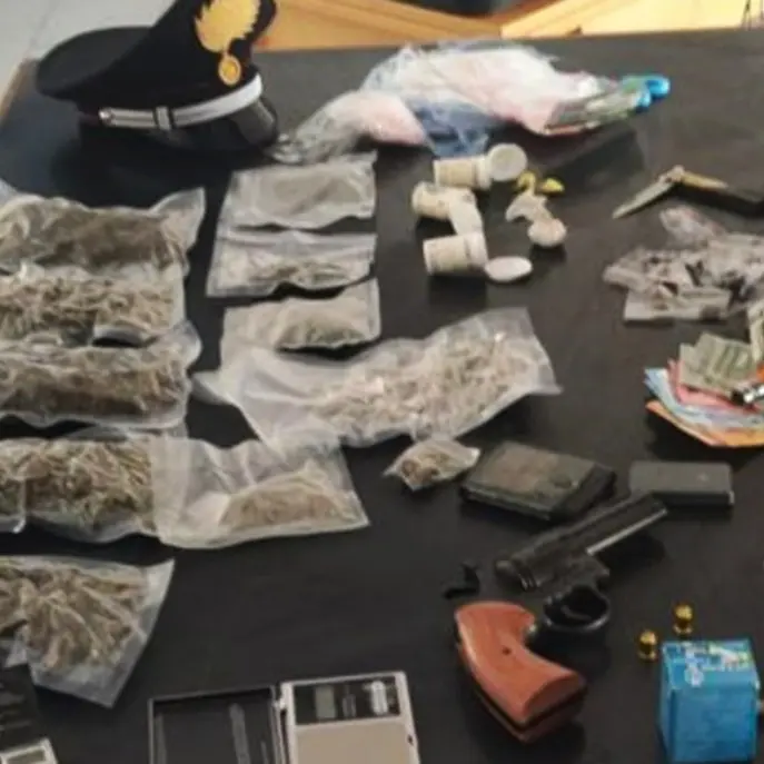 Droga e armi nascoste in casa, arrestato 47enne di Mirto-Crosia