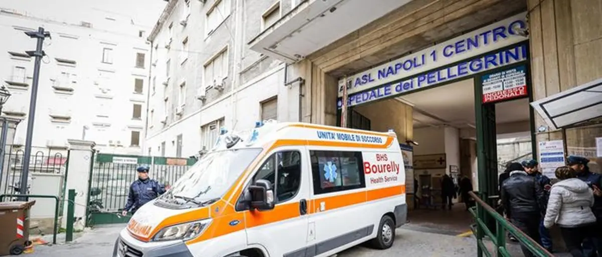 Dodicenne sfregiata al volto con un coltello: si cerca il fidanzato di 17 anni