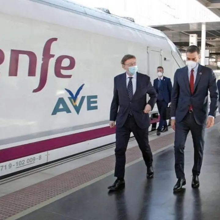 Treni gratis per tre mesi: la soluzione della Spagna per contrastare la crisi energetica