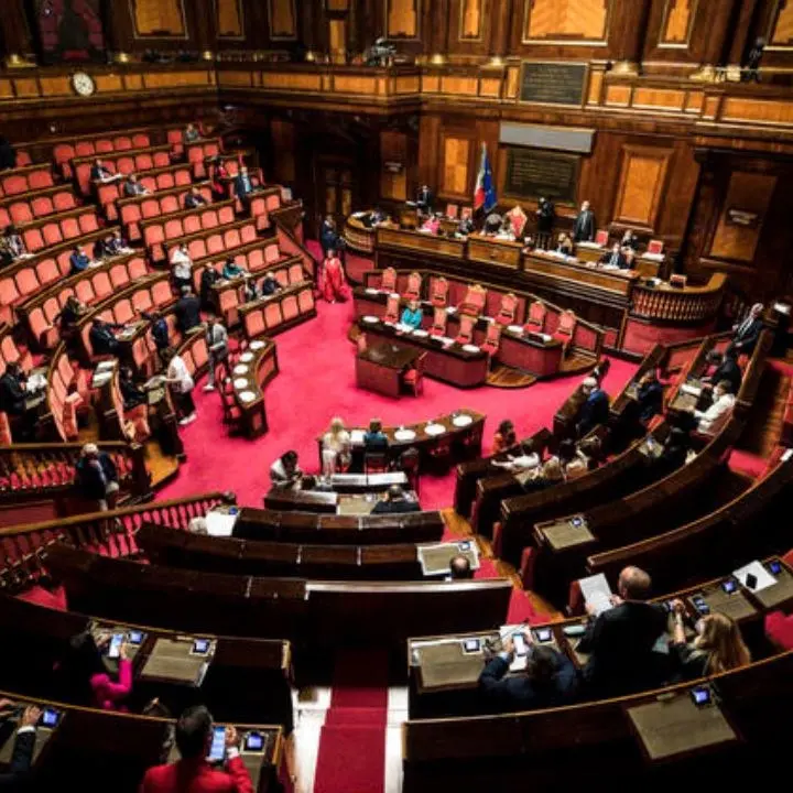 Ad un passo dalla crisi, posta la fiducia sul decreto Aiuti: alle 15 si vota al Senato